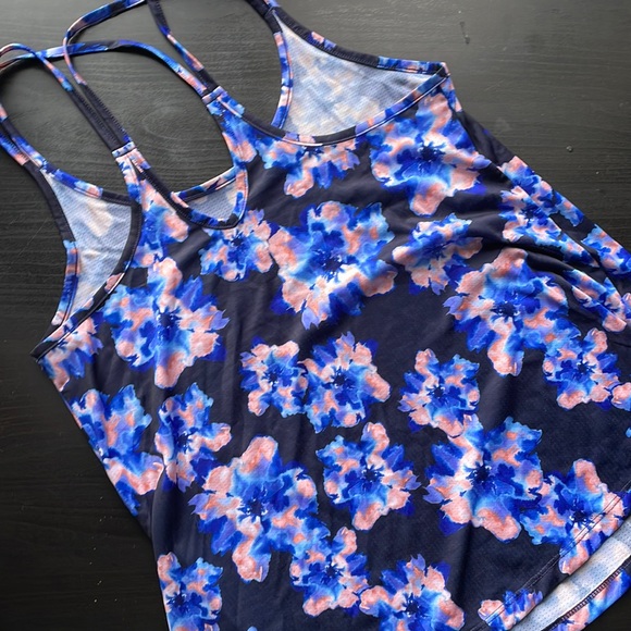 Floral Old Navy Workout Tank - Picture 2 of 3